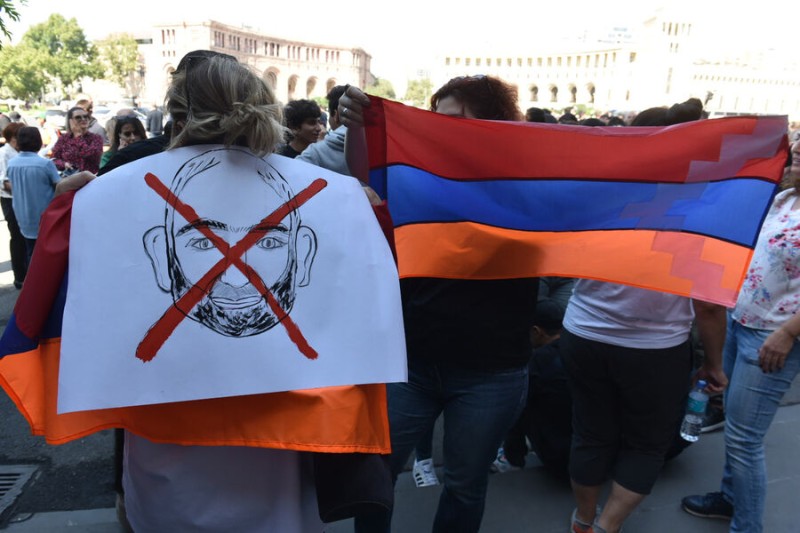 Армянская журналистка потеряла сознание, освещая протесты в Ереване